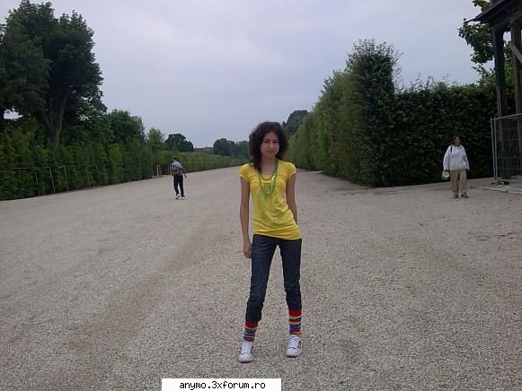 poze tn. so..ctv poze mnin viena[toti zic imbracata pare]